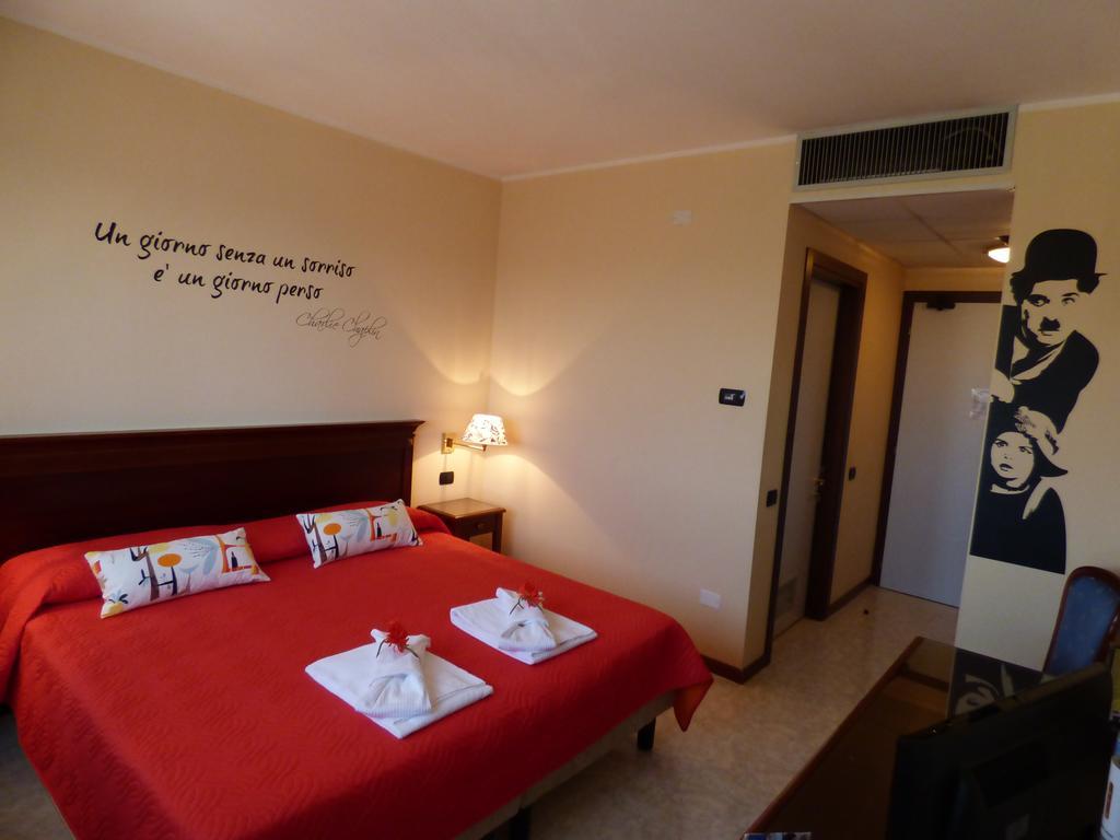 Hotel Fidenza Eksteriør bilde
